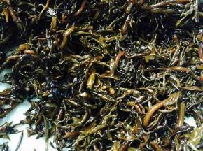 羊栖菜放碗里，划散。