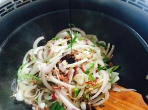 加适量味极鲜。