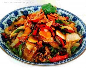 翻炒片刻，出锅。