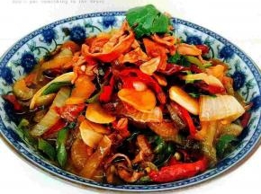 翻炒片刻，出锅。