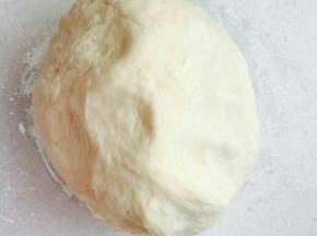 加温水活成三光状态（手光，面光，盆光）放温暖出发酵。