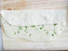 从上往下折，三分之一。