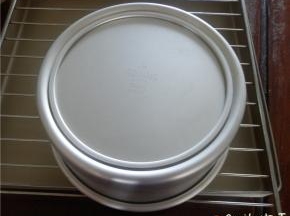 出炉后倒扣放凉。