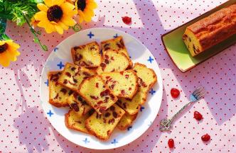 也可以切成小片，装盘，美好的下午茶时间，即将开始