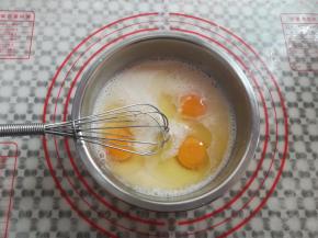 牛奶里加入3个鸡蛋