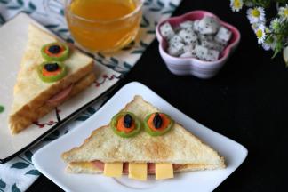 萌萌的,会吐舌头的大眼怪