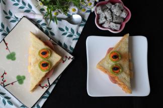 又像是2条戏水的鱼儿