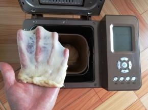 和面完成，顺手拉一个手套膜，28分钟出膜妥妥的