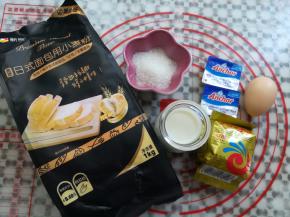 准备好披萨胚食材，并称出需要的份量