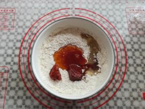 加入2块南乳和5克南乳汁