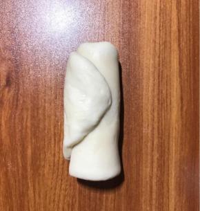 然后再卷起来，醒面15-20分钟。