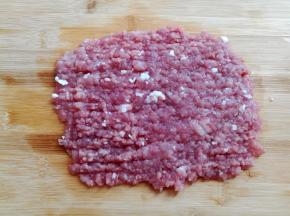 猪肉剁成肉沫