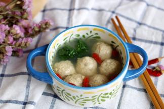 盛到碗里吃的时候可以放上适量的枸杞