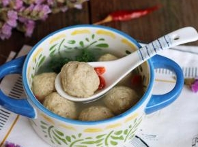 小朋友每次能把一碗丸子带汤喝完