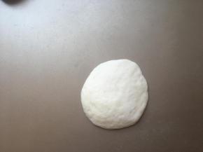 取其中一个按扁稍微排气