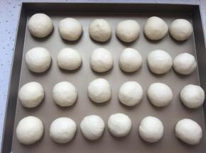 滚圆放入模具中