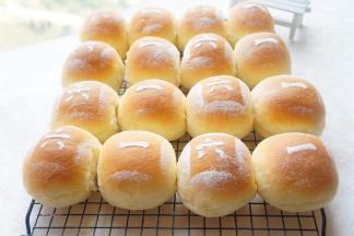 出炉后转移到晾网晾至手温，密封保存