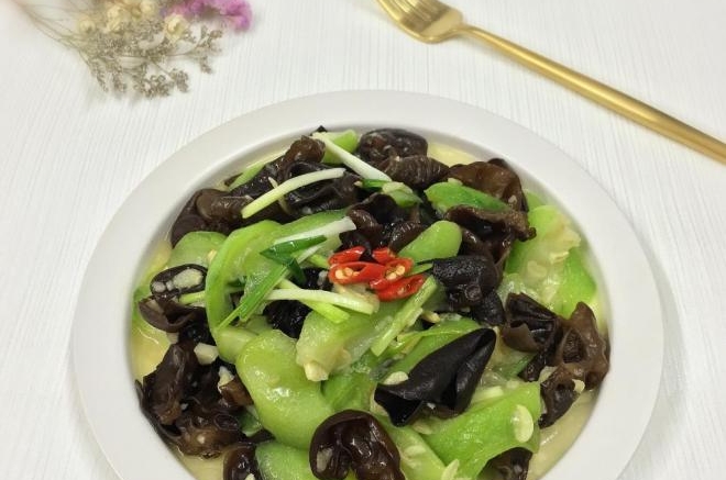 丝瓜炒木耳