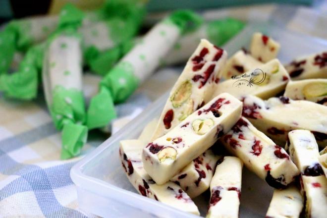 蔓越莓开心果牛轧糖