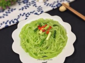 出锅装盘，上桌享用吧。