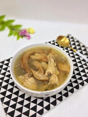 食用前调入盐和鸡精。