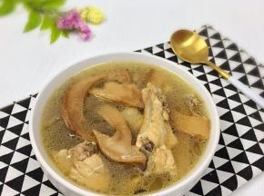 食用前调入盐和鸡精。