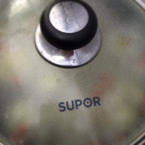 大火煮开之后加盖，转小火慢慢熬煮1小时。