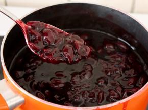 9.像这样流动的浓度就可以了，冷确后会更稠。不要放太多的芡汁，口感会面糊。