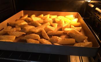 再次送入烤箱中层，上下火200度,10-12分钟。