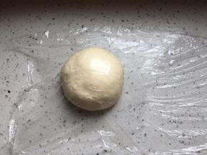 面团稍微排气，松弛20分钟
