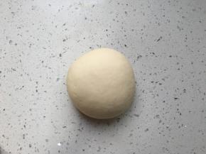 揉成光滑的面团，放入冰箱冷藏发酵12小时