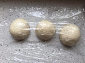 均匀分成3份，揉圆松弛20分钟