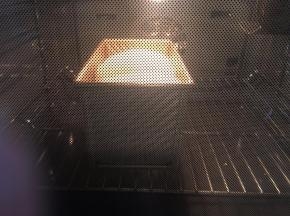 放到预热好180度的烤箱中烘烤40分钟