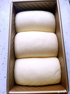 发到8分满，取出来，表面喷水