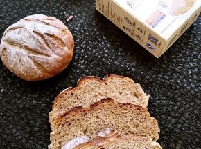 用胚芽做的面包健康营养全面，加了胚芽的面包口感吃起来更好。