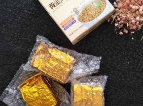 小麦胚芽营养价值很高，小麦胚仅占麦粒重量的2.5%营养却占张哥麦粒的97%。蛋白质是组织形成和生长的重要营养素，它富含膳食纤维有助于维持正常的肠道功能。
采用加拿大金楼小麦味原料葱采购到餐桌全程没有添加任何色素防腐剂。