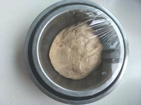 搅拌完成后，常温发酵50分钟，