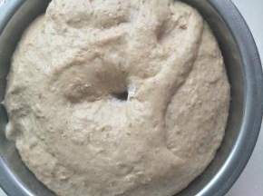 如果戳洞不回缩的话即完成第一次发酵，