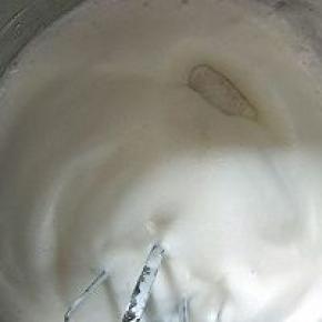 打至能划出纹路加入最后一次糖