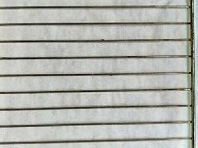 并用油纸包起蛋糕冰箱冷藏半个小时切段即可