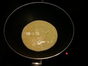 配菜的做法调味其实没啥好细写的，就写一下煎蛋花吧
鸡蛋1只加盐打散，倒入刷了一点油的平底锅中火煎