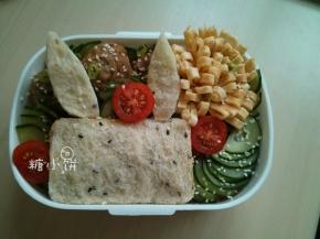 然后加耳朵的时候发现耳朵的位置没了。。没了。。
所以又把配菜的位置调整了一下