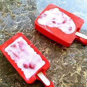 冷冻两个小时以上，用手轻松脱模。