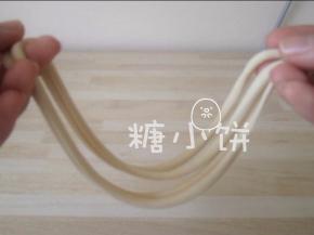 拉长之后再次对折，再次抻拉