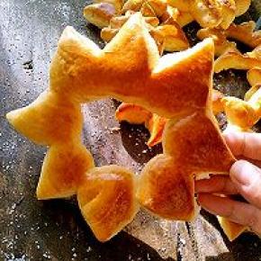 擀薄一点烤出的面包就硬一点，软，硬看自己喜欢