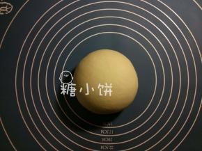 除黄油外的所有材料混合揉至面团光滑
拉开面团检查膜的状态的话差不多是到扩展阶段的样子
（膜比较厚而有韧性，戳破孔的话看边缘是不光滑的锯齿状）
然后加入黄油揉匀