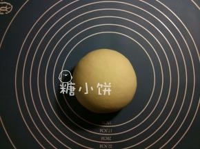 除黄油外的所有材料混合揉至面团光滑
拉开面团检查膜的状态的话差不多是到扩展阶段的样子
（膜比较厚而有韧性，戳破孔的话看边缘是不光滑的锯齿状）
然后加入黄油揉匀