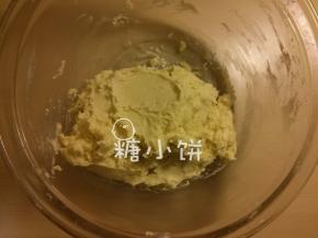 翻拌至无干粉就停手