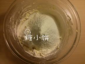筛入低筋面粉