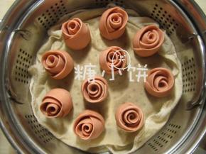 依次做好所有生坯，排入蒸锅中醒发15分钟